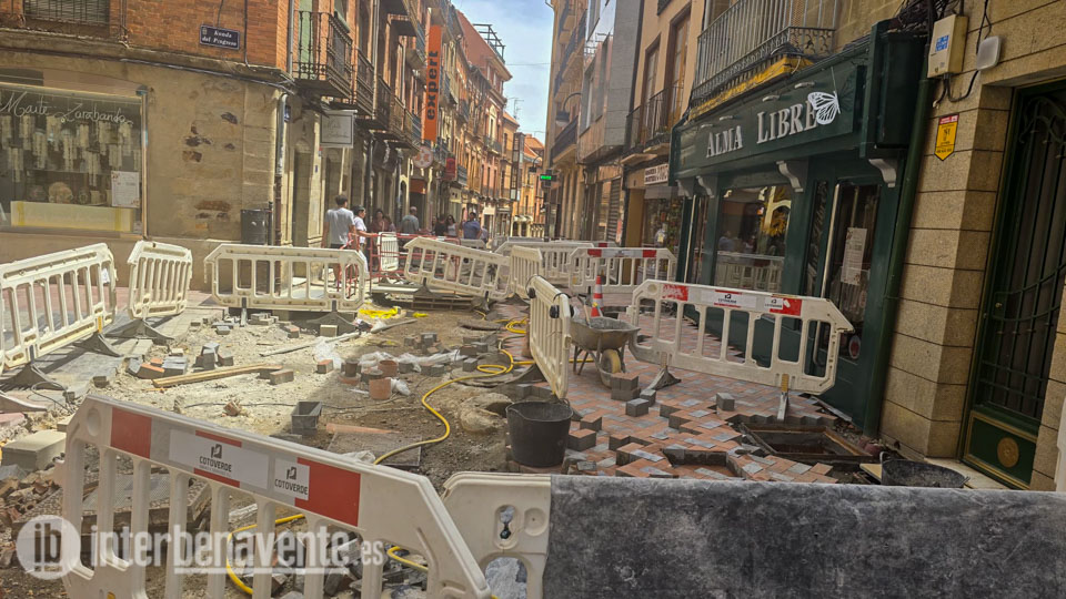 Las obras de pavimentaci&oacute;n de la R&uacute;a encaran su recta final con la posibilidad de una breve pr&oacute;rroga
