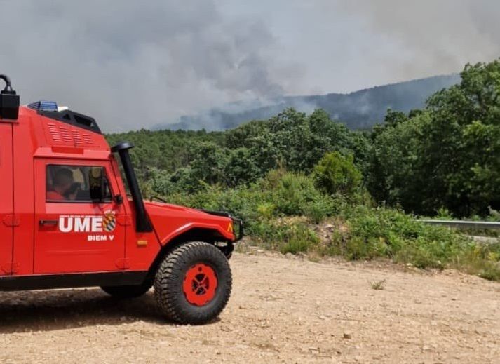 La UME se incorpora a las labores de extinción del fuego de Figueruela de Arriba Noticias de