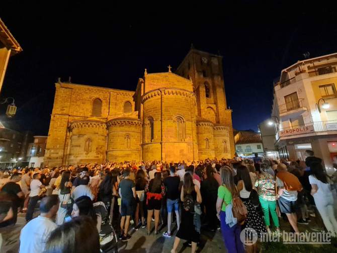 Los comercios de la Noche en Blanco celebran una nueva edición abriendo las puertas a la cultura
