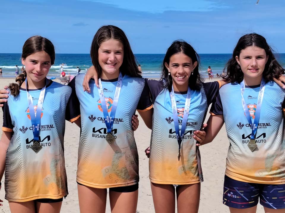 Victoria del Carmen, Zoe Casta&ntilde;o, Saioa Franco y Naia Francos campeonas de Espa&ntilde;a con el CSS Benavente