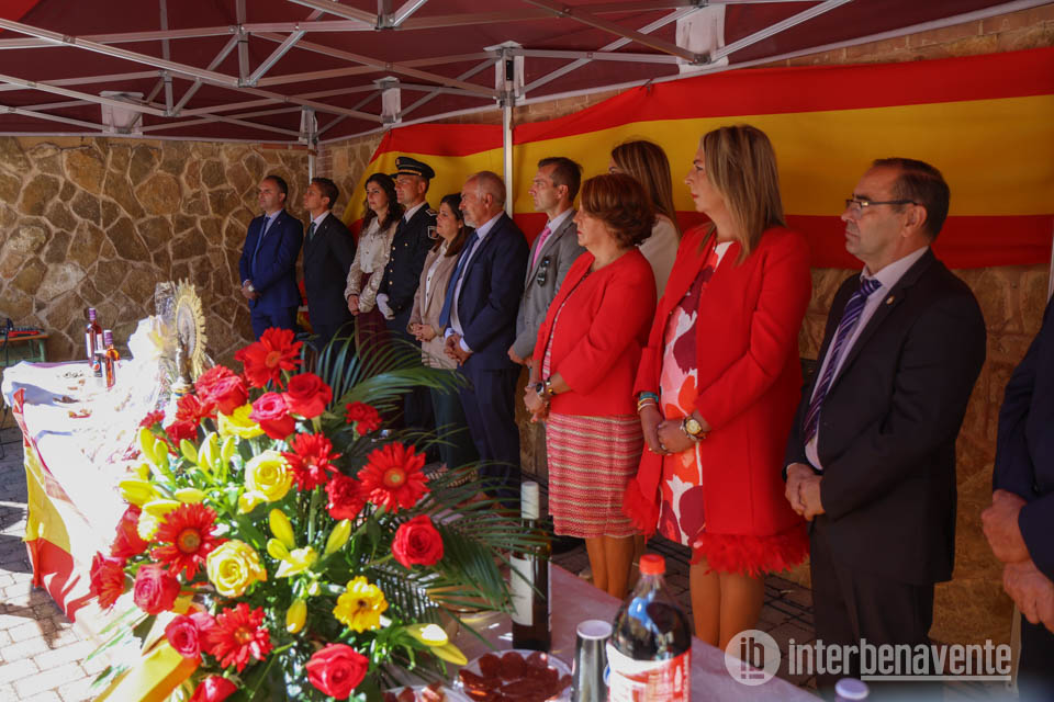 Concejales del Grupo Municipal Socialista en primer t&eacute;rmino durante la festividad del 12 de octubre