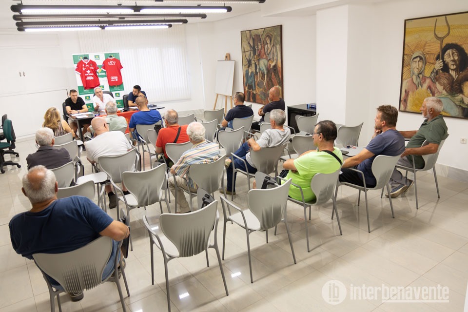 El C.D.F. Benavente presenta su proyecto 2026/2027 con siete fichajes, apuesta por la cantera y mantiene las cuotas