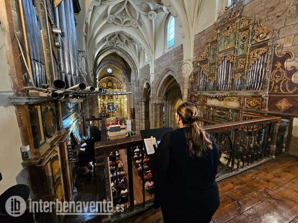 El CEB Ledo del Pozo lleva su tradicional concierto a la Iglesia de Santa Mar&iacute;a para clausurar la XXVII Feria del Libro