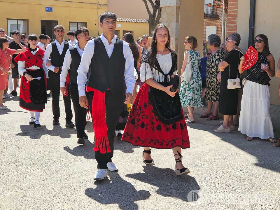Los quintos toman la Plaza Mayor y el protagonismo en el inicio festivo de Villaf&aacute;fila