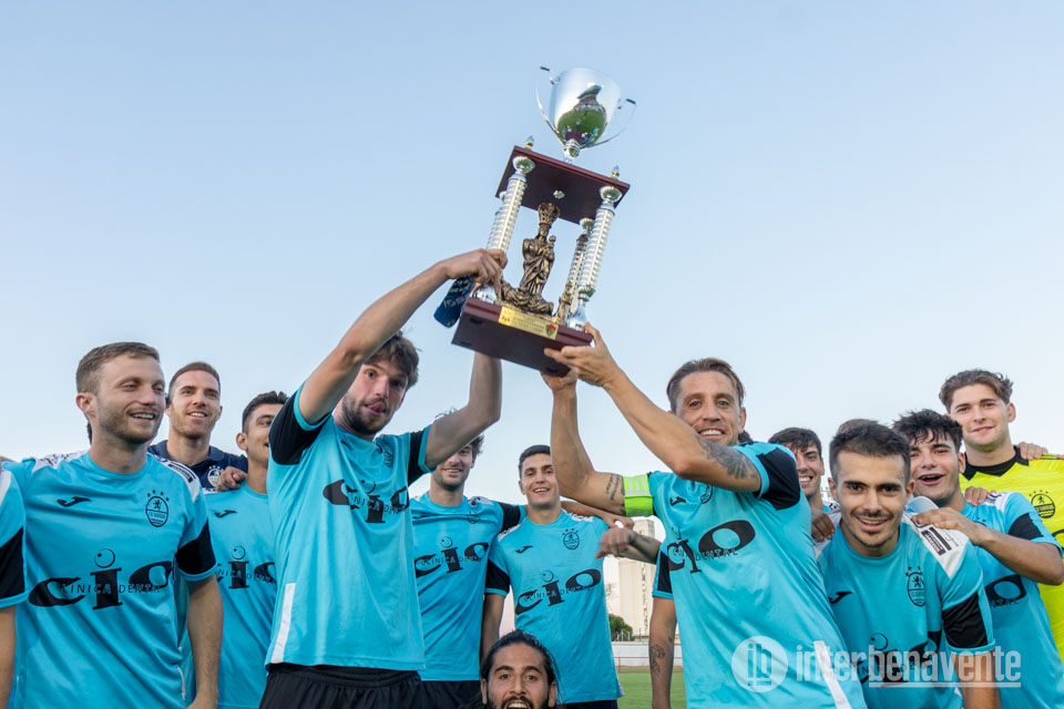 El C.D. Sariegos levanta el Trofeo Ciudad de Benavente tras un equilibrado partido marcado por la remontada