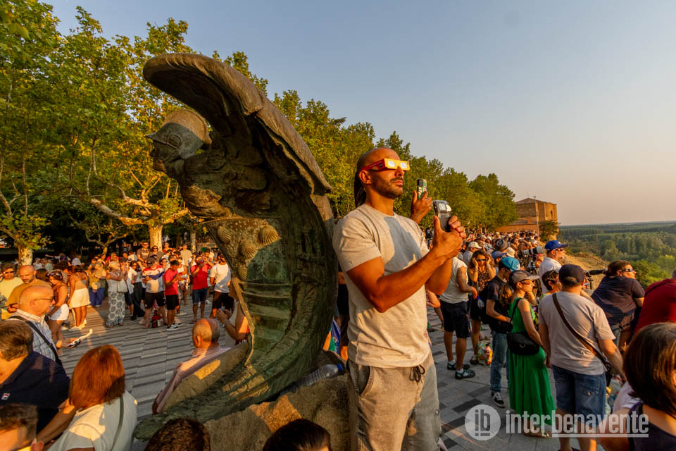 Benavente brilla en la sombra del eclipse con un &eacute;xito rotundo de afluencia y organizaci&oacute;n