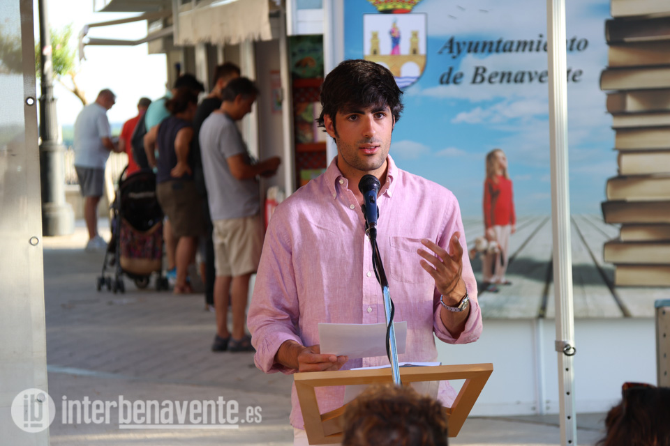 &ldquo;Bloquearse es el primer camino para inspirarse&rdquo;, reivindica Alfonso Goizueta en la inauguraci&oacute;n de la Feria del Libro de Benavente