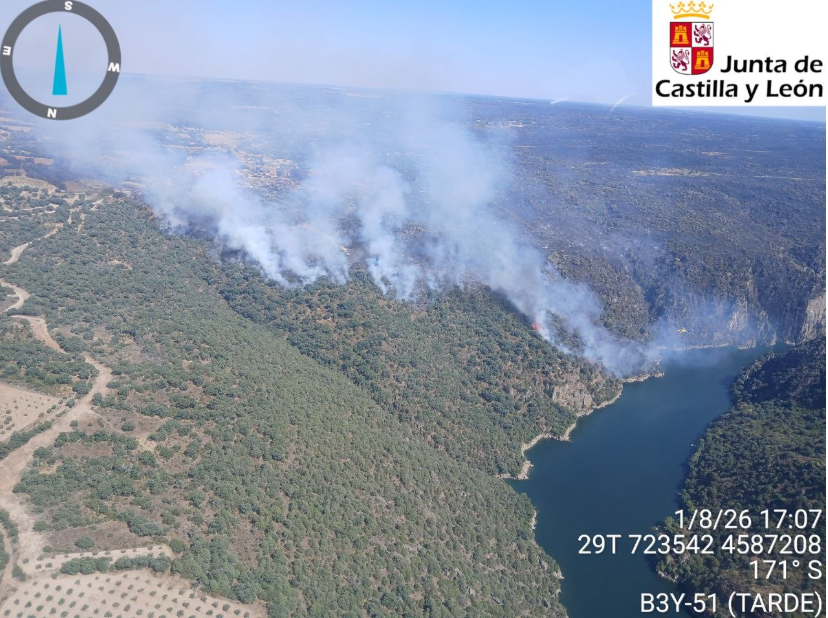 El incendio de Fermoselle se mantiene en nivel 1 con 35 medios de extinci&oacute;n en el lugar