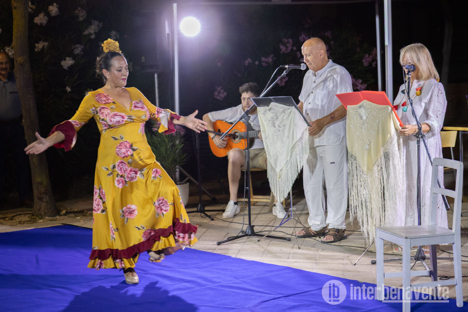 Pose&iacute;a y flamenco se fusionan en la primera noche de la Feria del Libro de Benavente