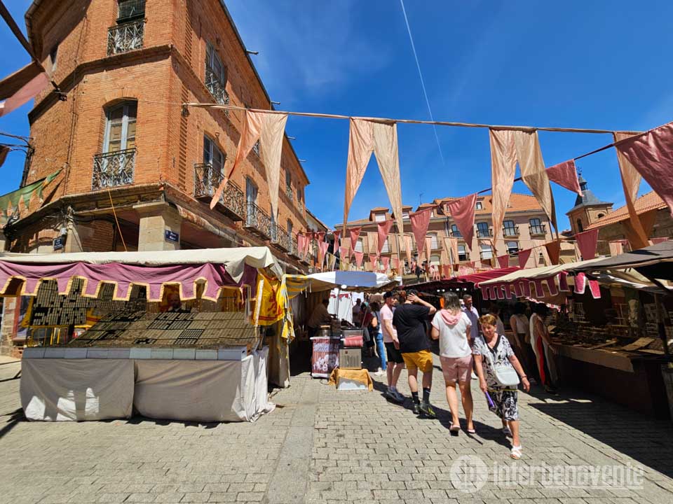 El mercado medieval cautiva al p&uacute;blico el fin de semana en Benavente