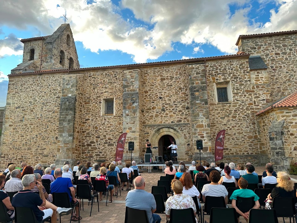 Ayo&oacute; de Vidriales disfruta  de &lsquo;Martiago&rsquo;, el viaje entre tradici&oacute;n y electr&oacute;nica de Cristina Len