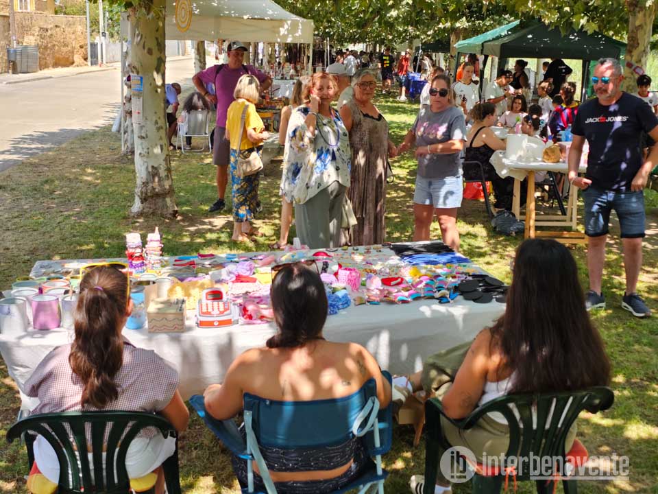 Pobladura se llena de creatividad en su III Mercado Artesanal
