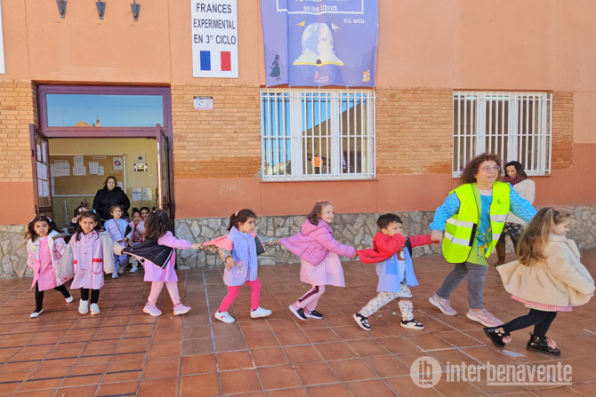 Mobiliario escolar y equipo de cocina para el nuevo comedor del Colegio Fernando II