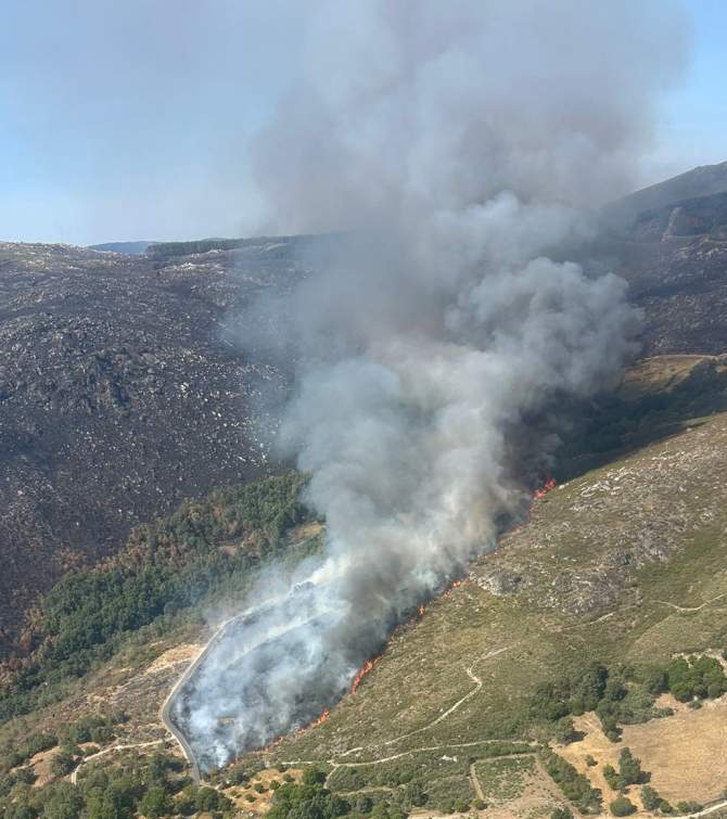 Incendio de Castromil. Foto (Incendios Galicias vía X)