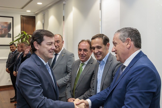 Junta y Diputaciones acuerdan una estrategia común con nuevas medidas “para fortalecer la prevención y extinción de incendios”