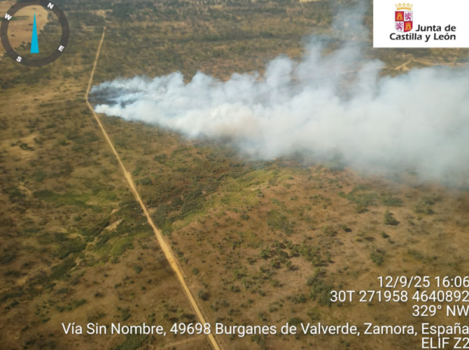 Declarado un fuego forestal entre Melgar de Tera y Ferreras de Abajo; medios terrestres y aéreos trabajan en la zona
