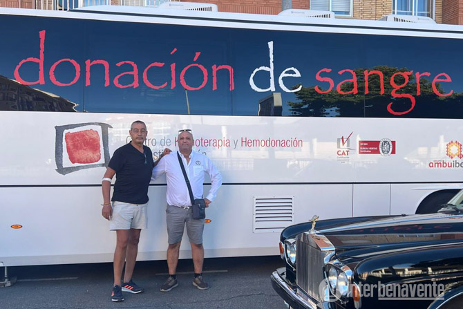&Eacute;xito de solidaridad y donaciones de sangre en el Encuentro de Veh&iacute;culos Cl&aacute;sicos de Benavente