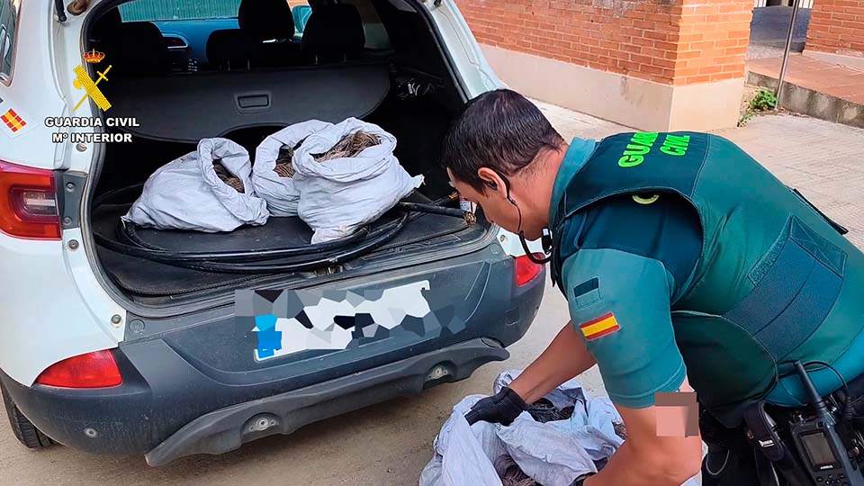 La Guardia Civil sorprende a cuatro personas con ocho sacos de cable de cobre en Villalpando