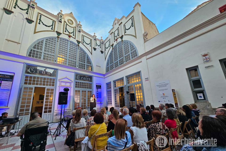 El Reina Sof&iacute;a presenta la nueva temporada teatral con mon&oacute;logos en el callej&oacute;n de entrada