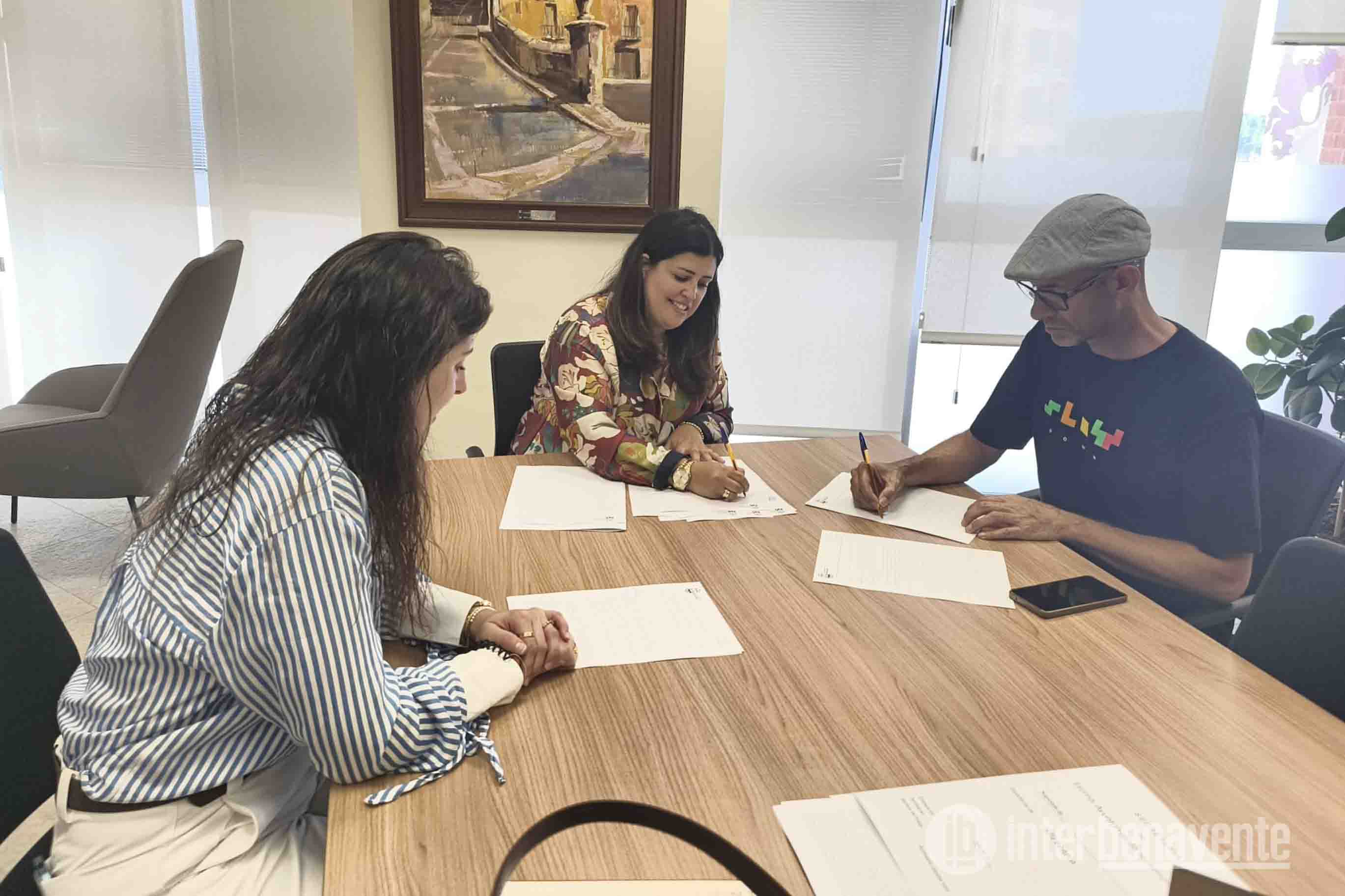 Benavente renueva su colaboraci&oacute;n con Arlafolk