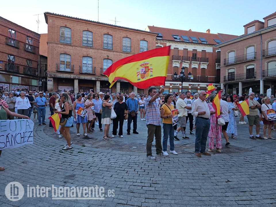 Benavente se moviliza en apoyo a Ceuta, &ldquo;Ceuta no est&aacute; sola&rdquo;