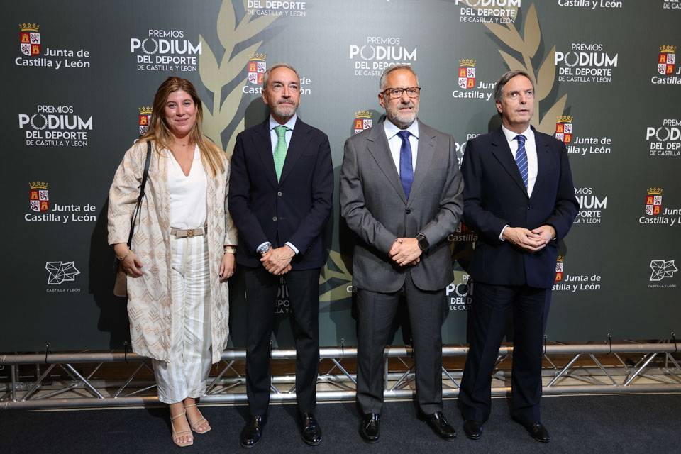 La Junta anuncia becas para jóvenes deportistas desde 2027 y un plan de mejora de instalaciones