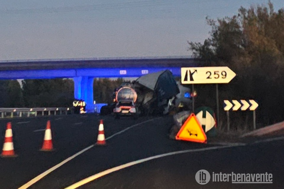 Un fallecido y tres heridos en una colisi&oacute;n m&uacute;ltiple en la A-6 a su paso por Benavente