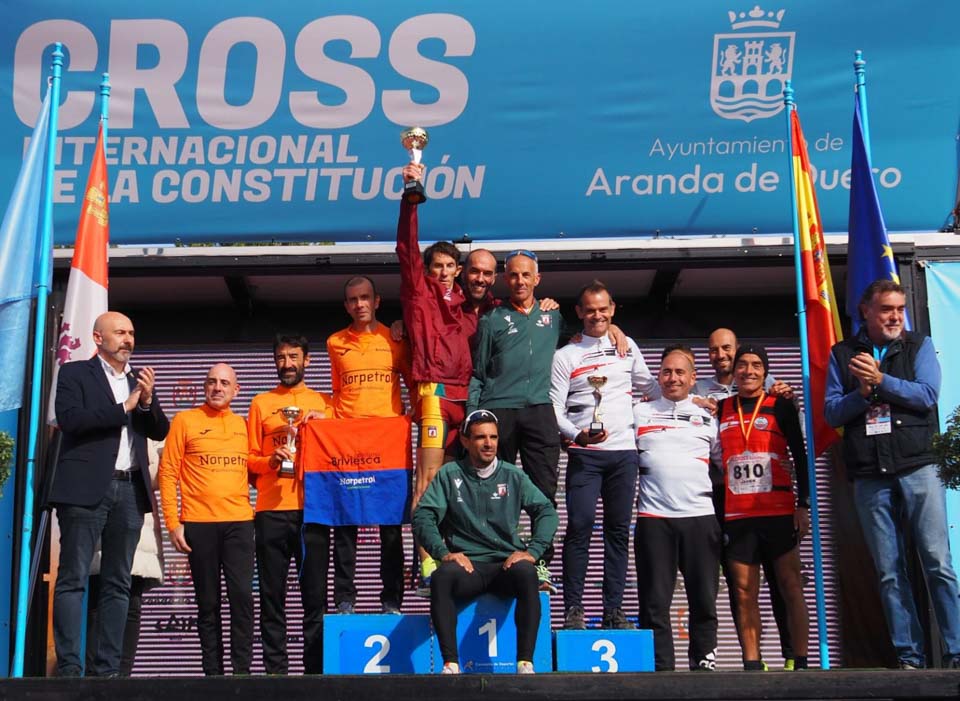 José Ángel Rabadán campeón autonómico por equipos en el Cross de Aranda de Duero