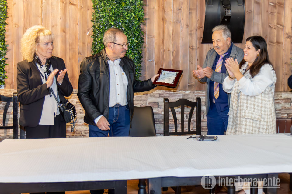 San Crisp&iacute;n reconoce el arte y la calidad humana de Jos&eacute; &Aacute;ngel Llamas Gangoso