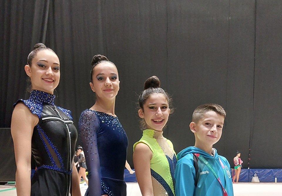 Las gimnastas benaventanas y el gimnasta Jorge Barrio firmaron notables actuaciones en Santiago de Compostela