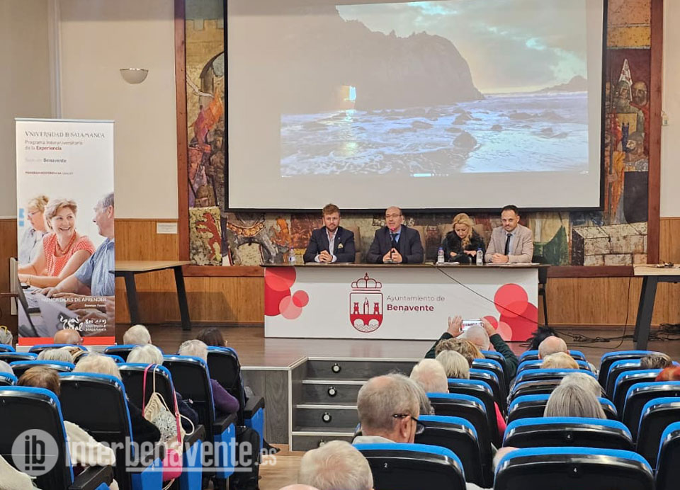 La UNEX inaugura el curso en Benavente reivindicando un espacio digno en el remodelado Mercado de Abastos