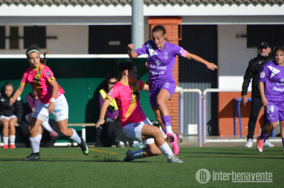 La UD Bovedana femenina impone su ley en Palencia  con una goleada y mantiene su pleno de victorias