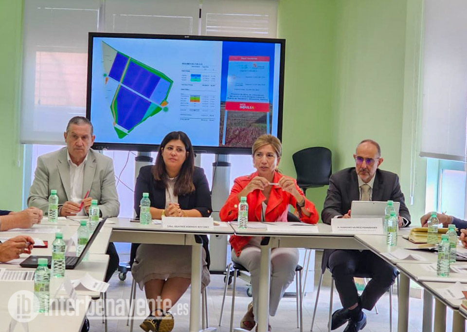 Representantes de la Junta, Diputaci&oacute;n con la Alcaldesa de Benavente durante la Comisi&oacute;n de Seguimiento celebrada en septiembre