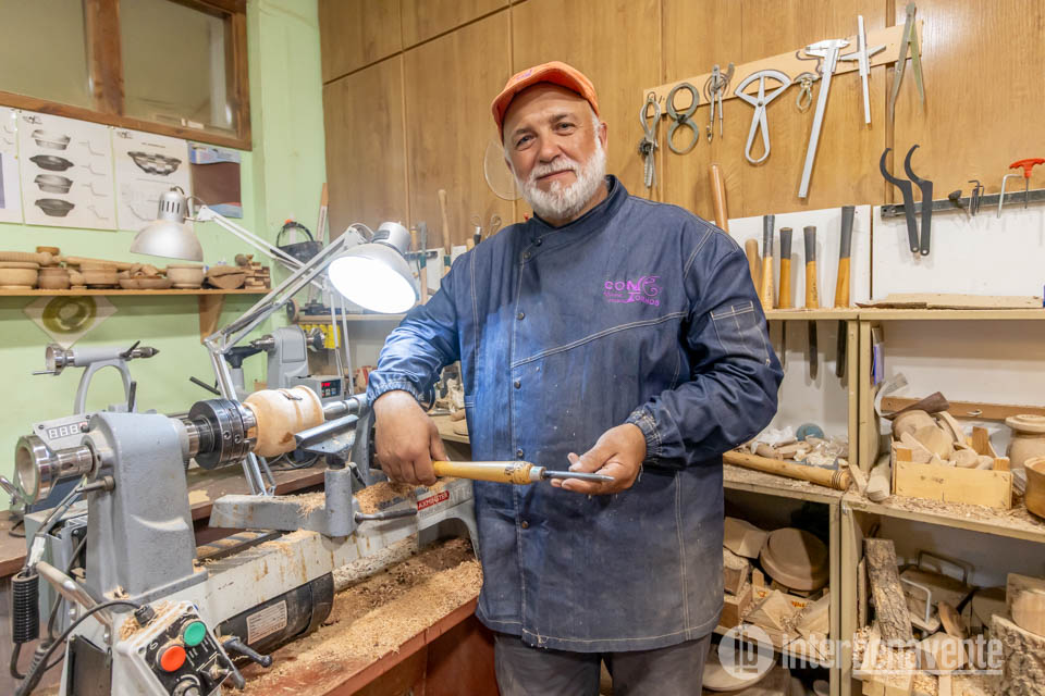Aprender, crear y desconectar: los alumnos de Contornos descubren las posibilidades del torneado de la madera