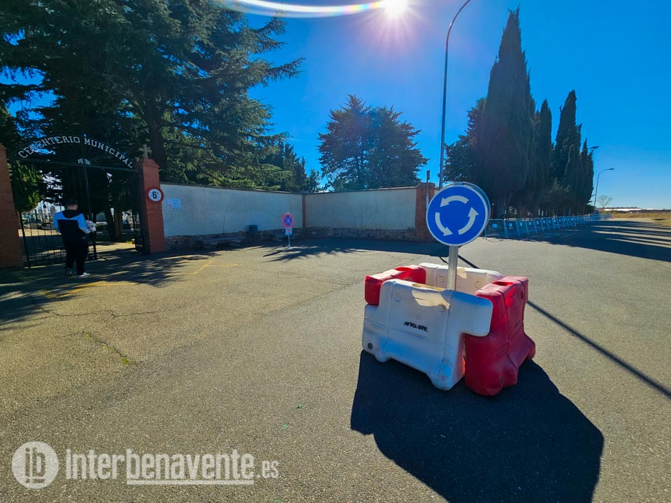 Benavente mantiene el dispositivo especial de Todos los Santos en el Cementerio con un refuerzo de la limpieza en la ciudad