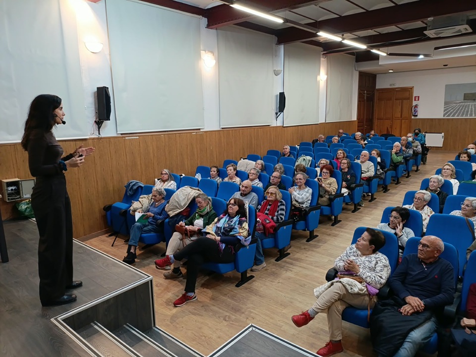 Benavente descubre el origen de las palabras del espa&ntilde;ol en una nueva conferencia de la Universidad de la Experiencia