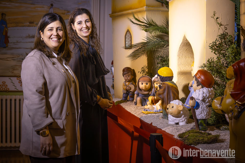 Benavente inaugura la programación navideña con el Belén y dos exposiciones en el Centro Cultural Soledad González