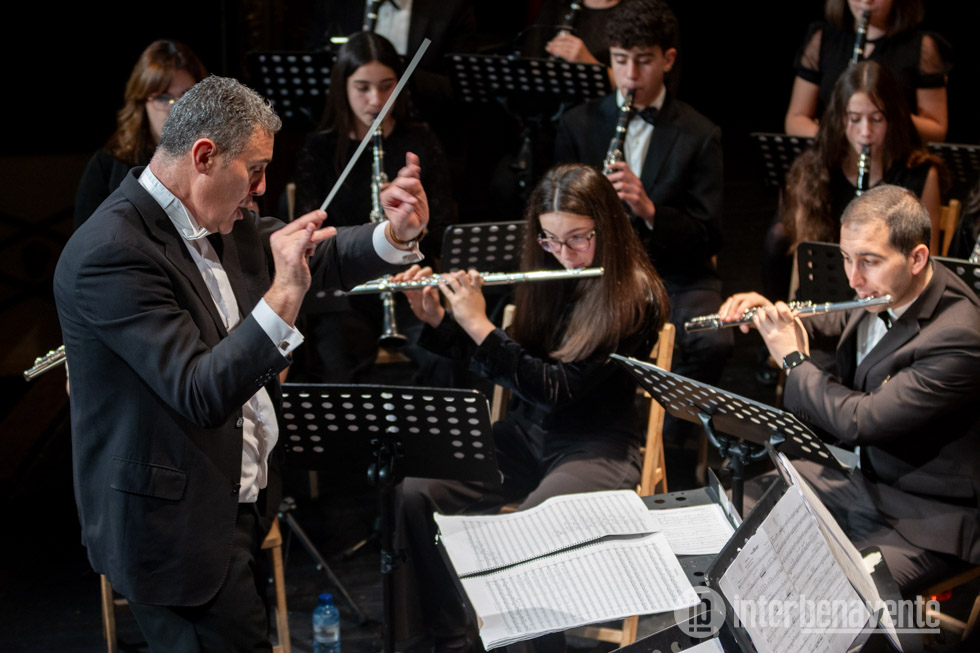 La Banda de Música Maestro Lupi vuelve a entusiasmar al público en su concierto de Santa Cecilia