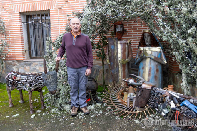 Carmelo Donado, ganador del primer premio de decoración navideña en Arcos de la Polvorosa