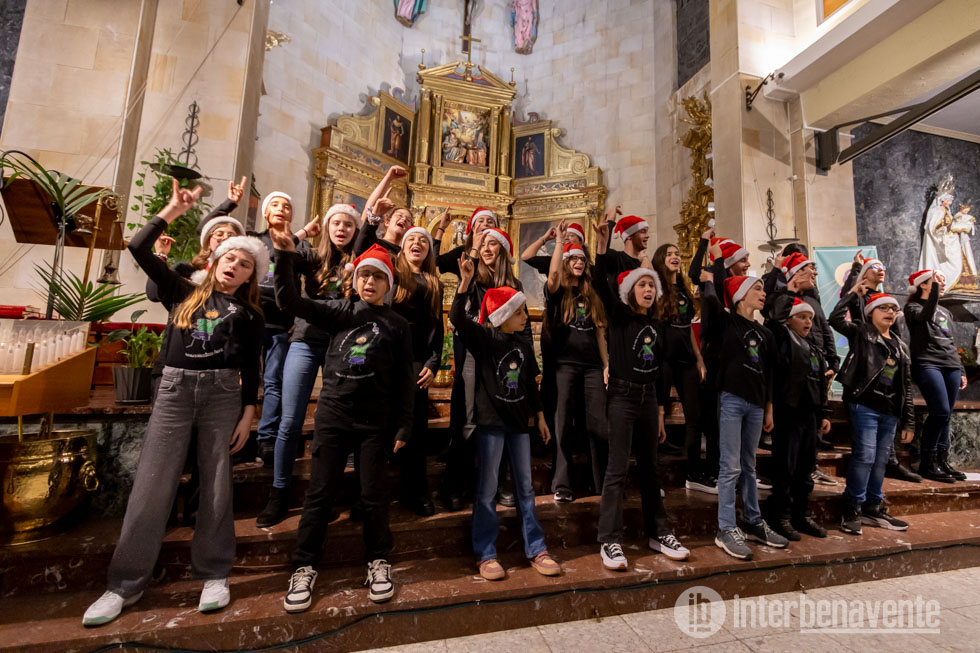 La iglesia del Carmen de Benavente se llena de ritmo navide&ntilde;o