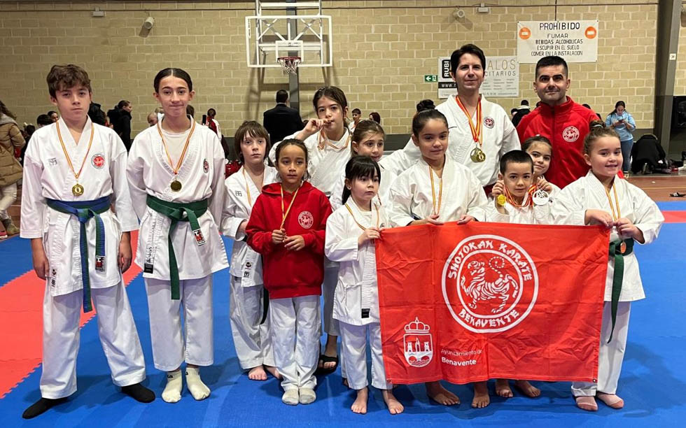 Cinco podios para el Shotokan Benavente en el torneo de Villanubla